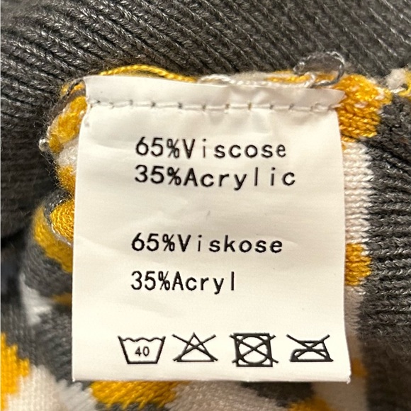 BELLE POGUE Long Sleeved Cropped Cardigan - Picture 9 of 10